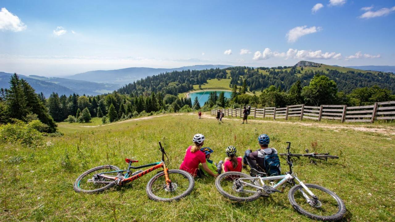 Nouveau chalet romantique à la montagne Métabief Esterno foto