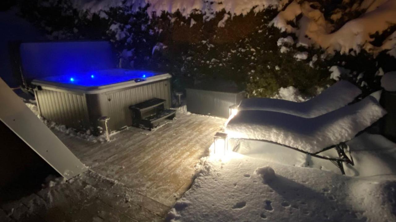 Nouveau chalet romantique à la montagne Métabief Esterno foto